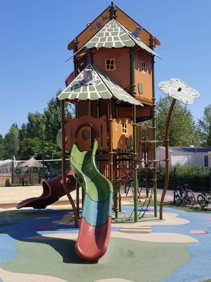 Mobilhome Vias Plage Dans Camping Exterior photo