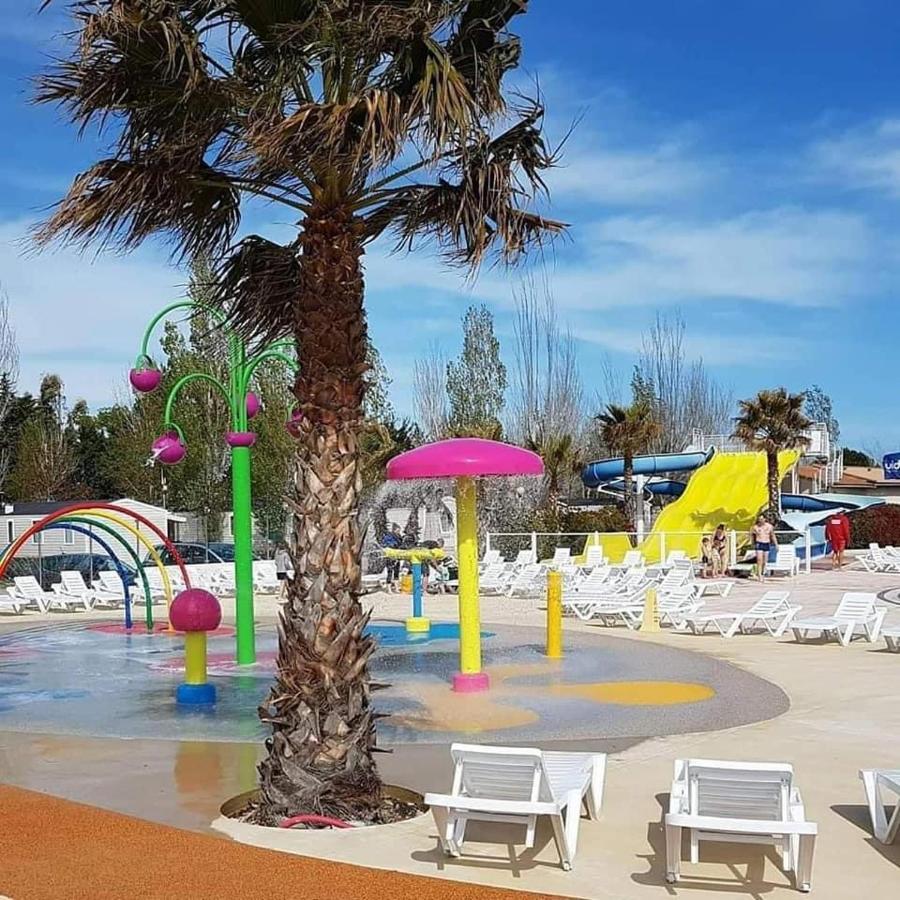 Mobilhome Vias Plage Dans Camping Exterior photo