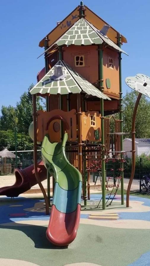 Mobilhome Vias Plage Dans Camping Exterior photo
